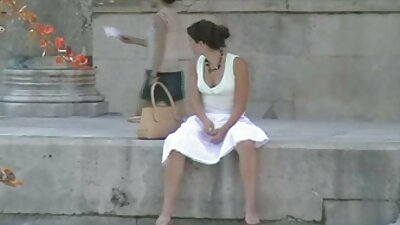 Sex exhibiționist lesbian cu iubita și prietena