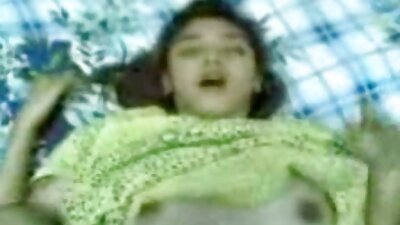 Curva matură vândută în curvie de către soțul plin de datorii